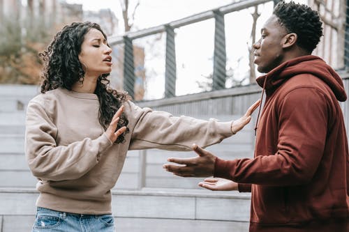 52 signs to show that you are in the wrong relationship
